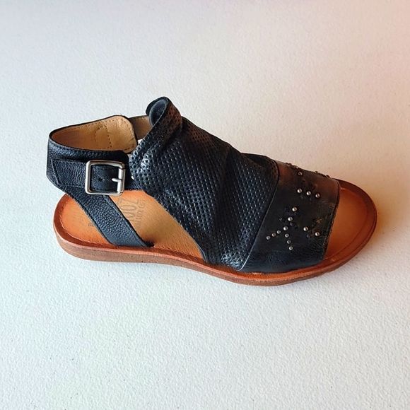 NWT Miz Mooz NYC Fifi Sandal in Black - Picture 1 of 7